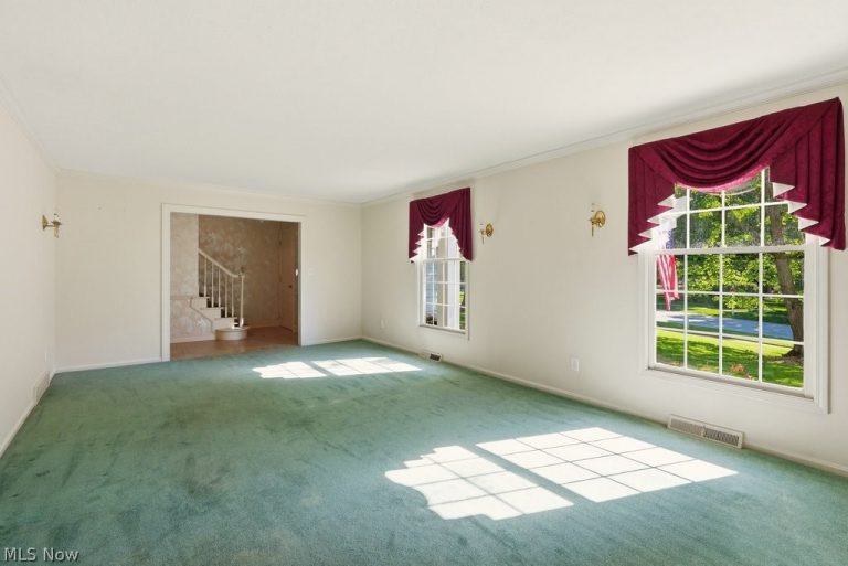 8700 Bradford Lane, Brecksville, OH - Photo 4