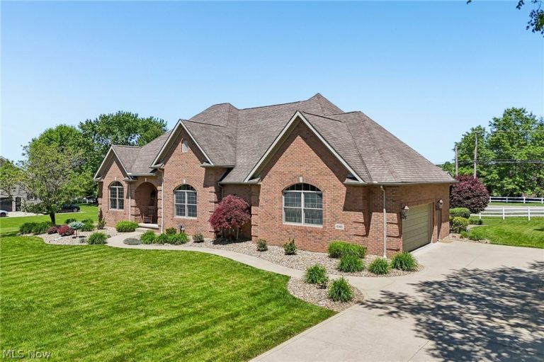 6395 Great Court Circle, Massillon, OH - Photo 3