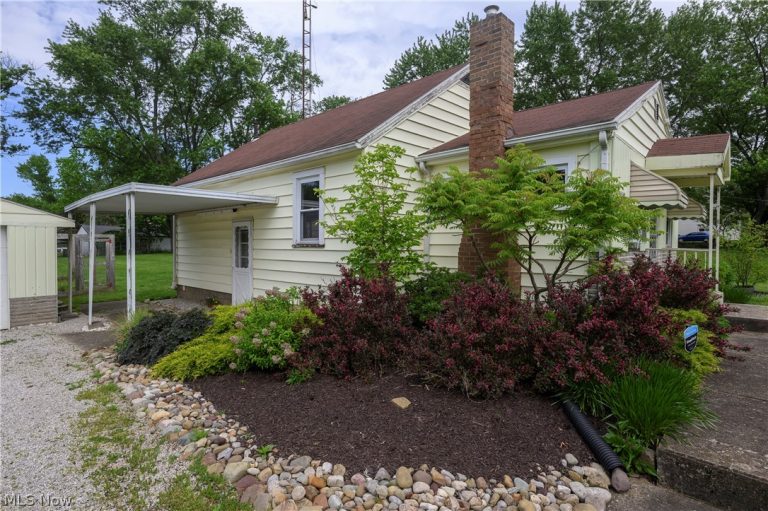 5185 Richville Drive, Navarre, OH - Photo 3