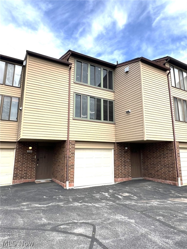 2129 Penguin Avenue, Akron, OH, 44319
