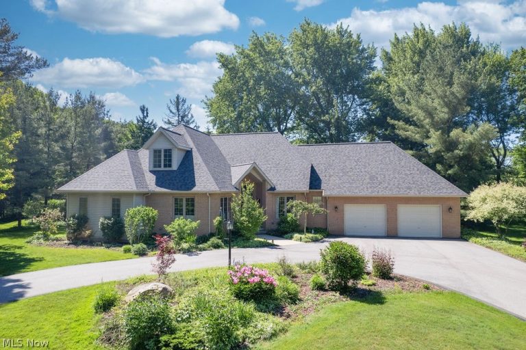 10 Deep Creek Lane, Moreland Hills, OH, 44022