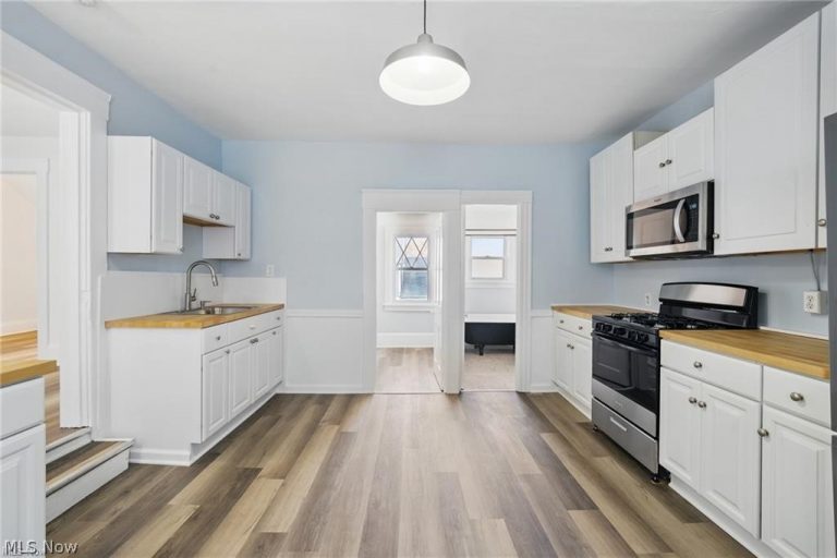 2471 Tremont Avenue #Up, Cleveland, OH - Photo 8