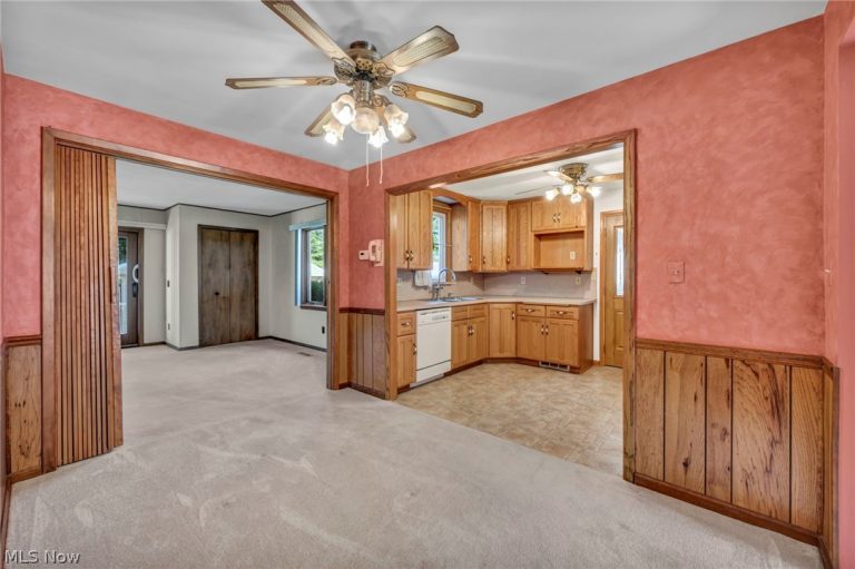 2218 Larchmont Drive, Wickliffe, OH - Photo 6