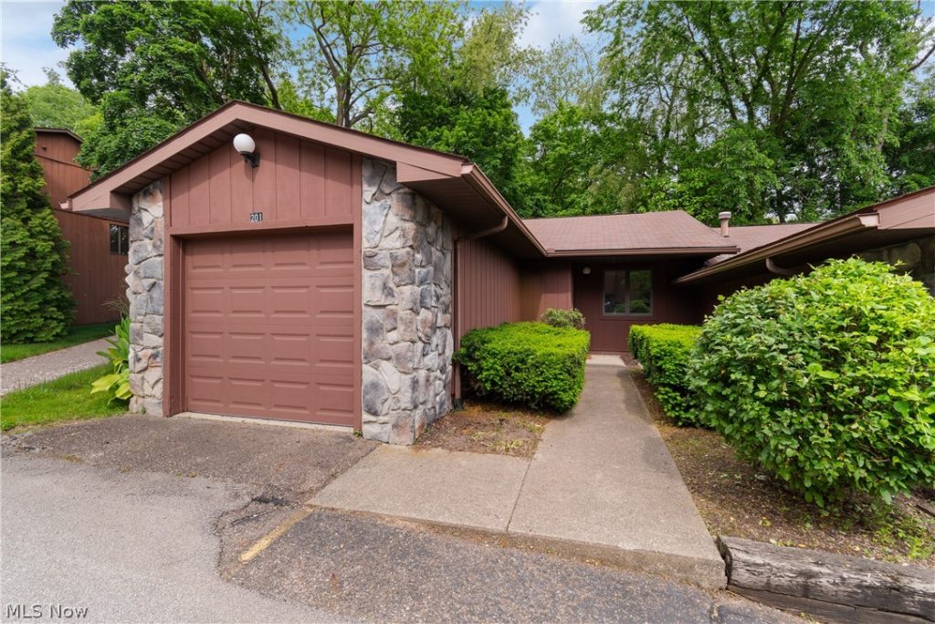 1033 Washington Street #201, Wooster, OH