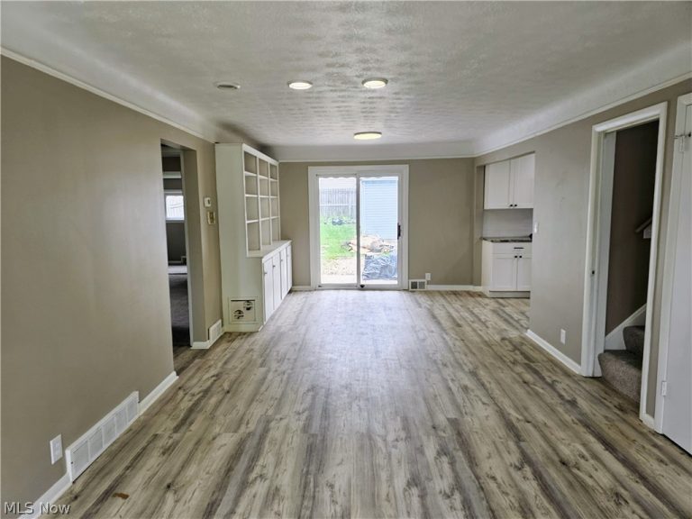 13508 Oakview Boulevard, Garfield Heights, OH - Photo 8