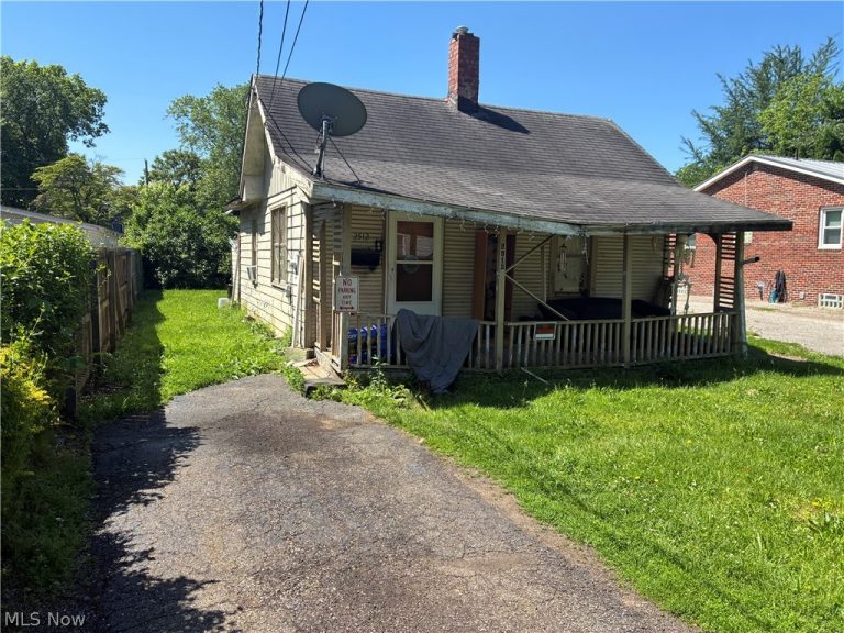 2512 42nd Street, Canton, OH - Photo 2