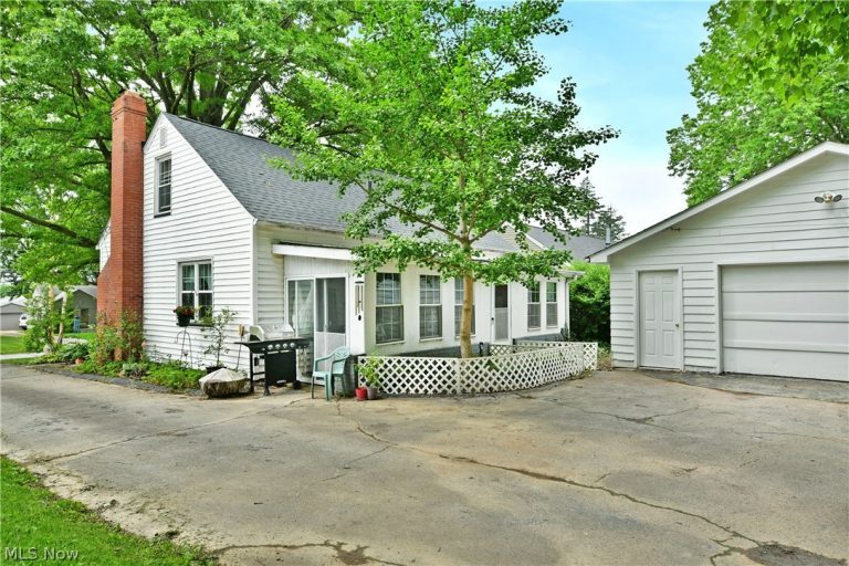 7435 Westview Drive, Youngstown, OH - Photo 3