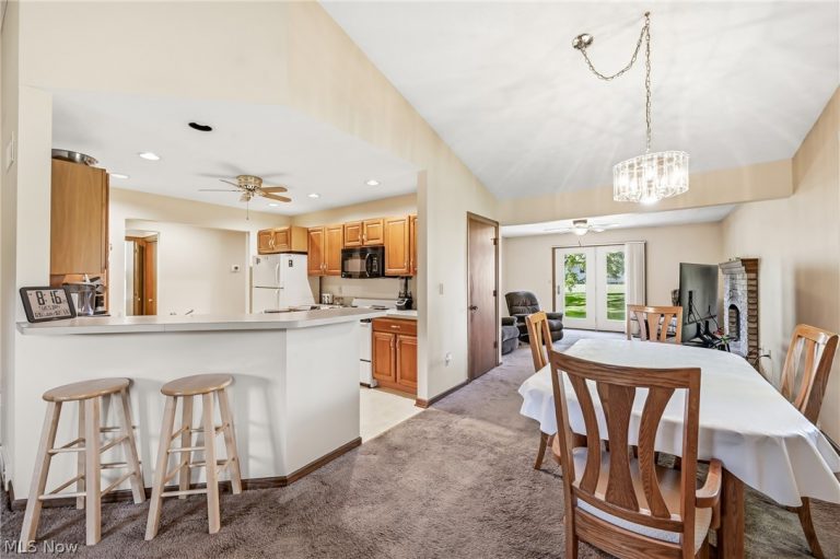 2160 Whispering Meadows, Warren, OH - Photo 6