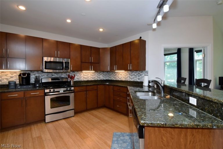 1403 Copper #307, Cleveland Heights, OH - Photo 4