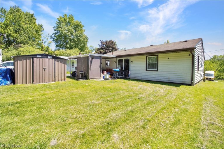 2340 Cherry Hill Avenue, Youngstown, OH - Photo 3