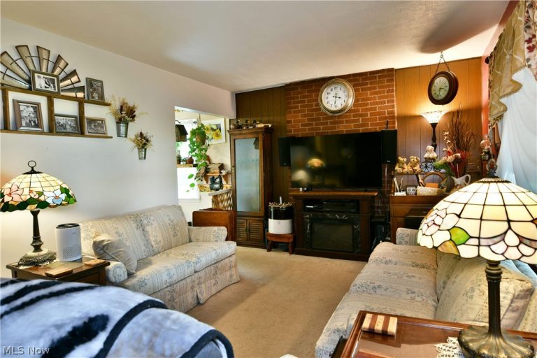 7435 Westview Drive, Youngstown, OH - Photo 6