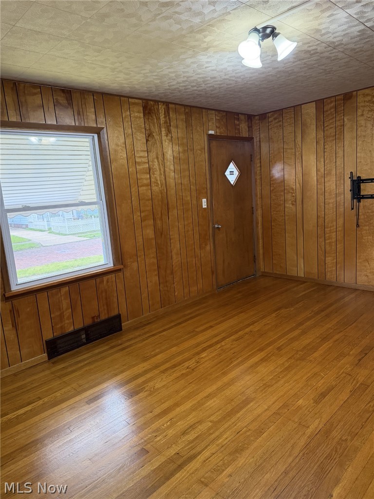 12412 Mortimer Avenue, Cleveland, OH - Photo 2