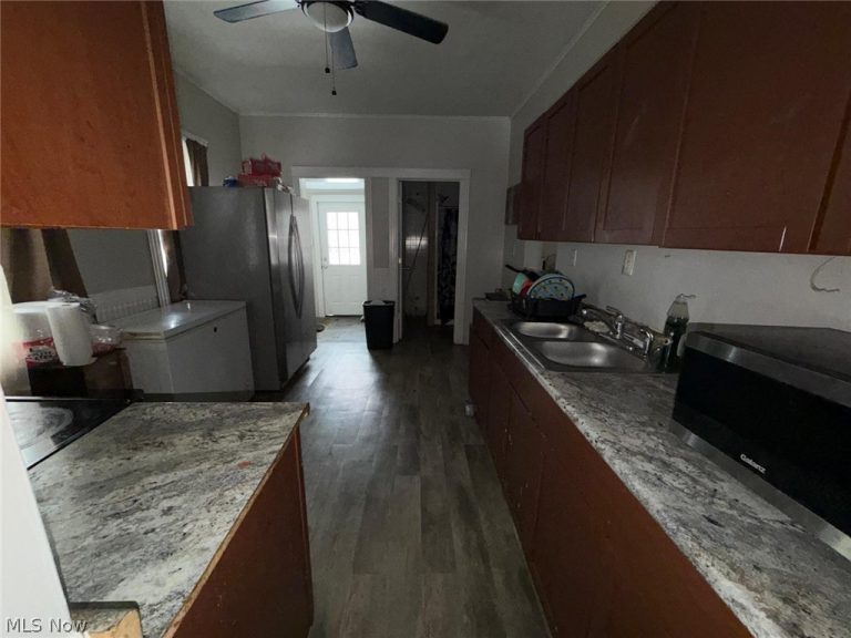 3942 Poe Avenue, Cleveland, OH - Photo 2