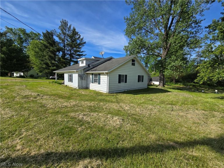 14298 Chardon Windsor Road, Chardon, OH - Photo 2