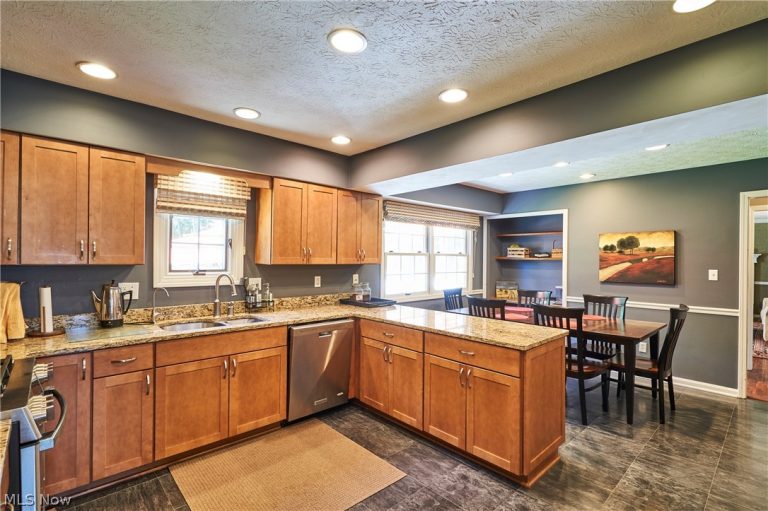 4212 Big Spruce Drive, Akron, OH - Photo 8