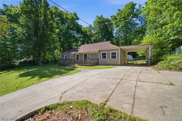 2670 Robindale Avenue, Akron, OH - Photo 8
