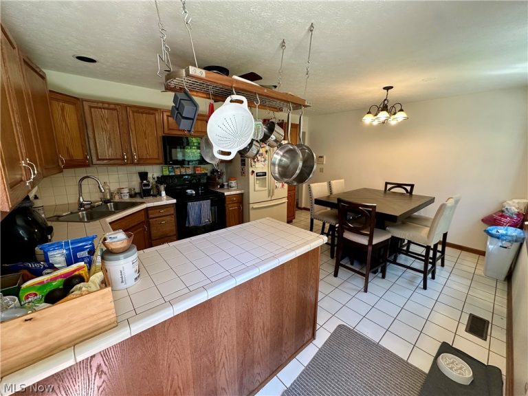 16492 Sunwood Oval, Strongsville, OH - Photo 5
