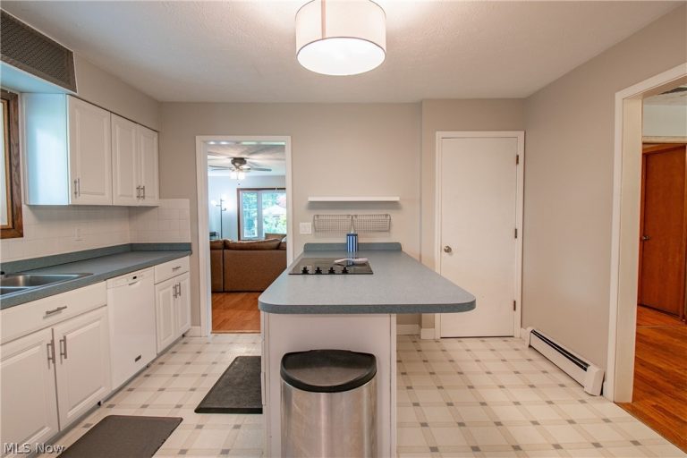 300 Tanglewood Trail, Wadsworth, OH - Photo 6