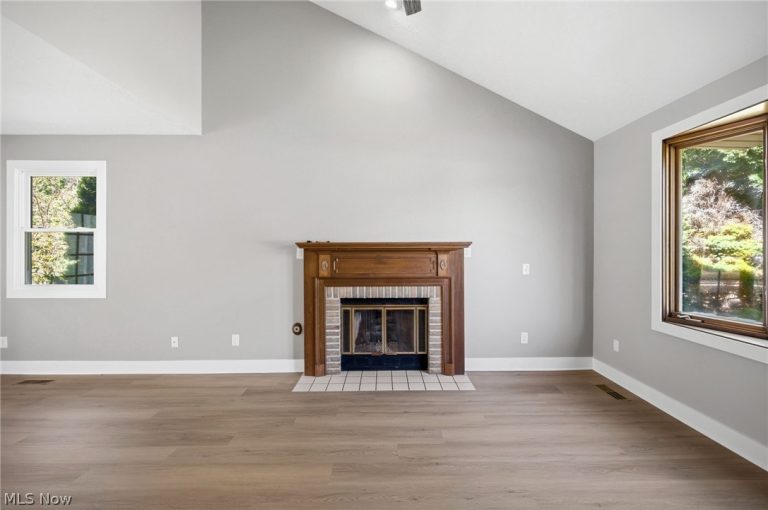 14367 Crown Point Parkway, Strongsville, OH - Photo 8