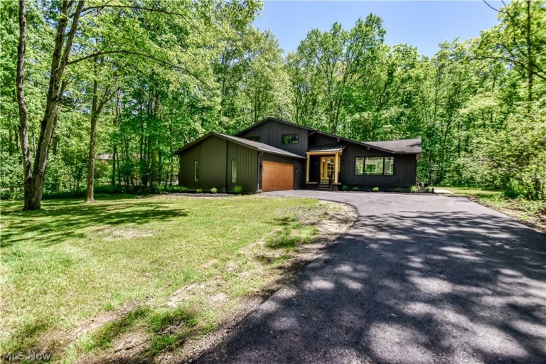 19121 Brewster Road, Aurora, OH - Photo 2