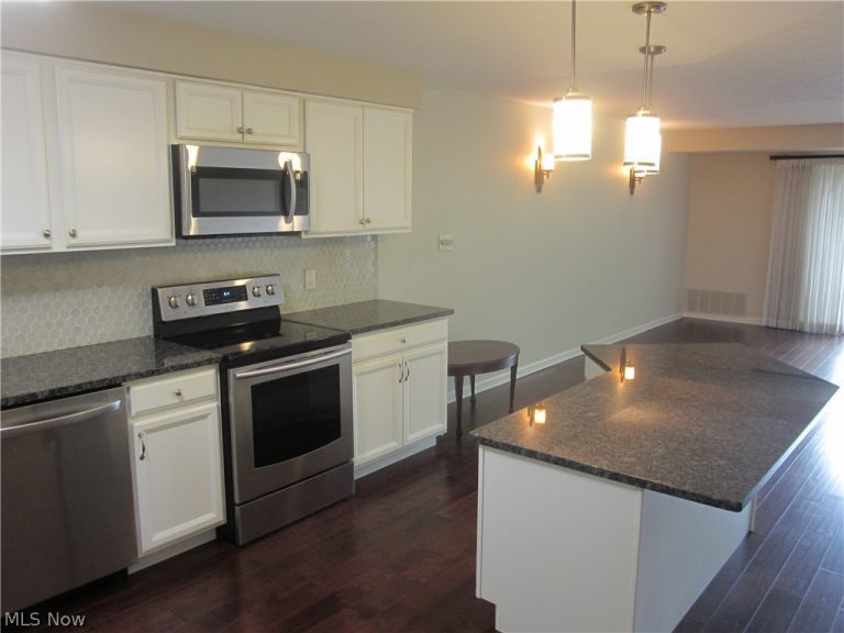 22555 Center Ridge Road #201, Rocky River, OH - Photo 4