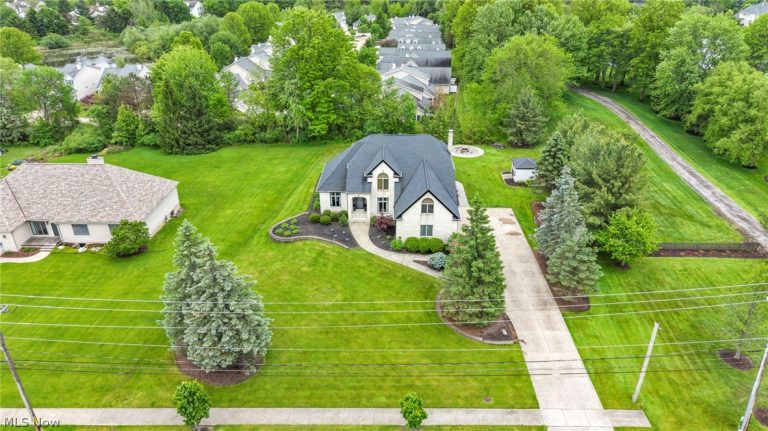 9871 Highland Drive, Brecksville, OH - Photo 4