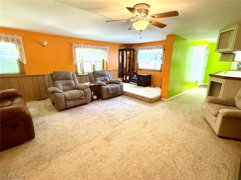912 Hadley Lane, Marietta, OH - Photo 5