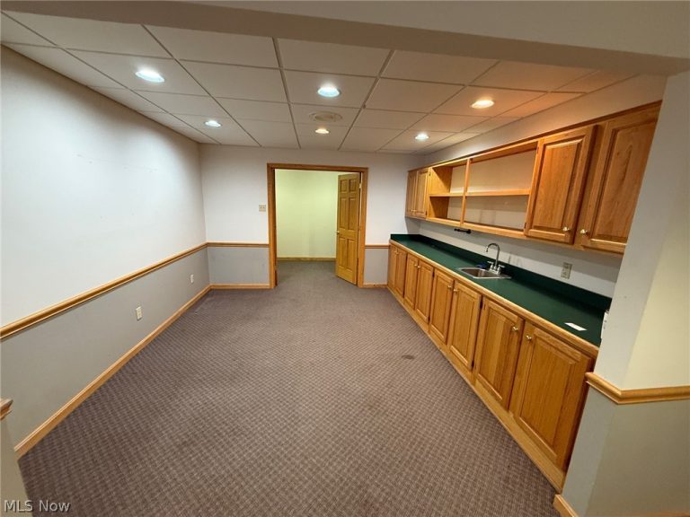 255 Park Place, Chagrin Falls, OH - Photo 3