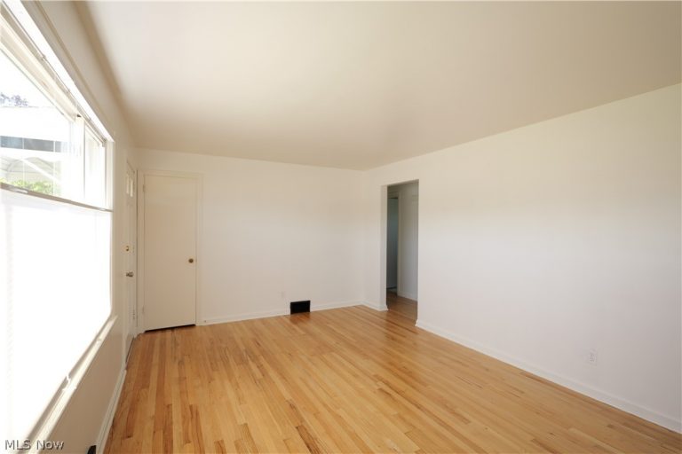 187 Helena Drive, Struthers, OH - Photo 8