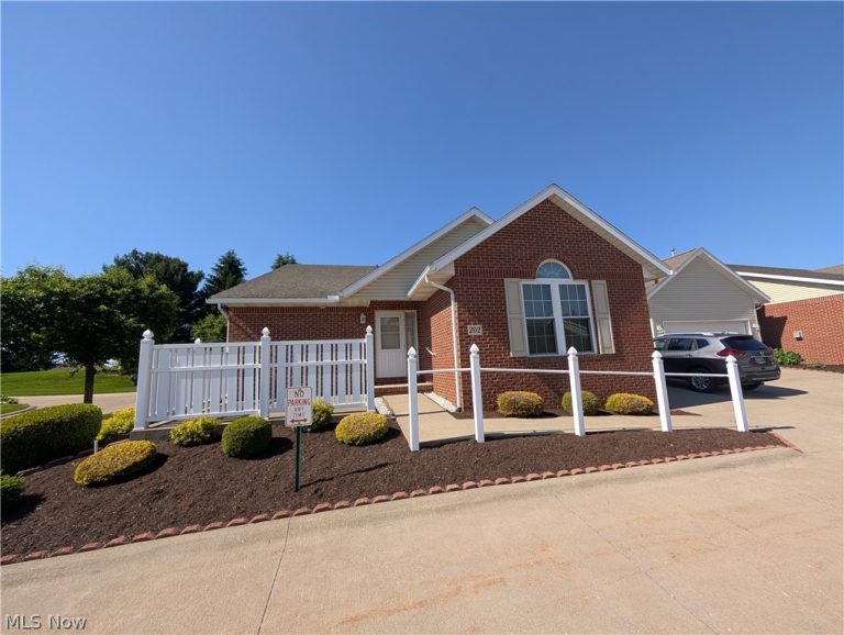 202 Greenbriar Lane, Dalton, OH, 44618