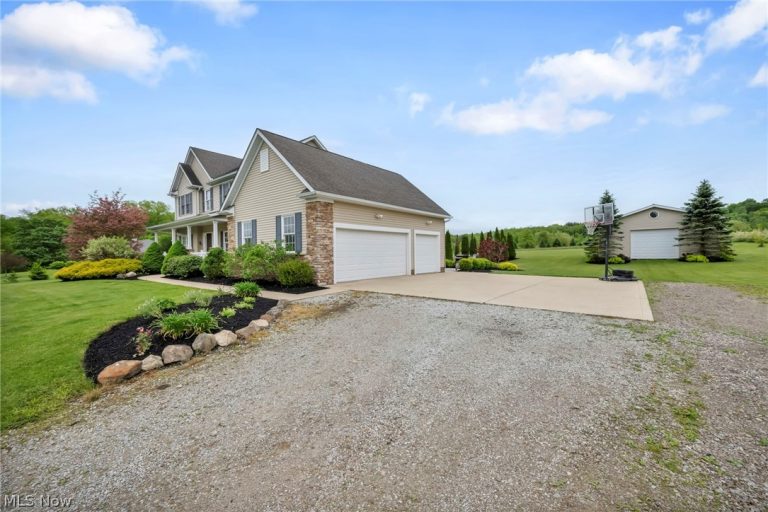 14353 Radcliffe Road, Chardon, OH - Photo 3