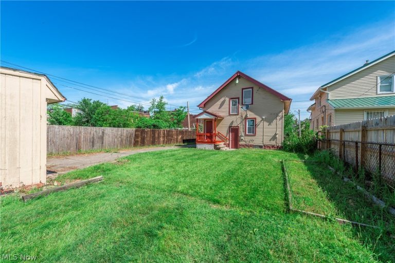 13202 Melzer Avenue, Cleveland, OH - Photo 8