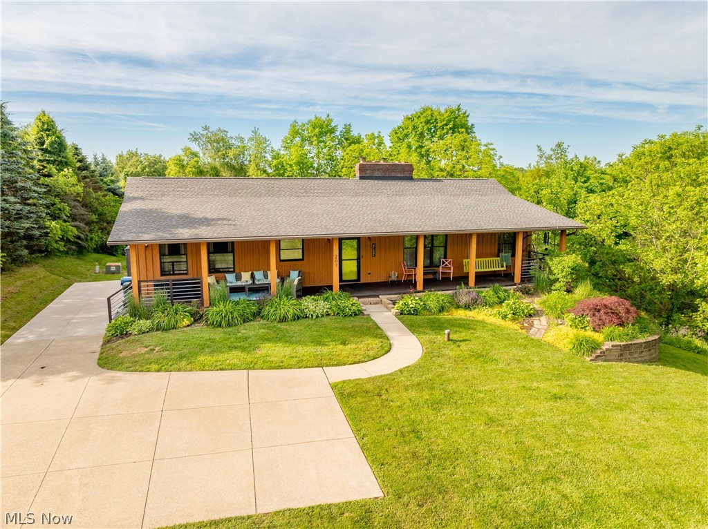 207 Mount Pleasant Road, Green, OH