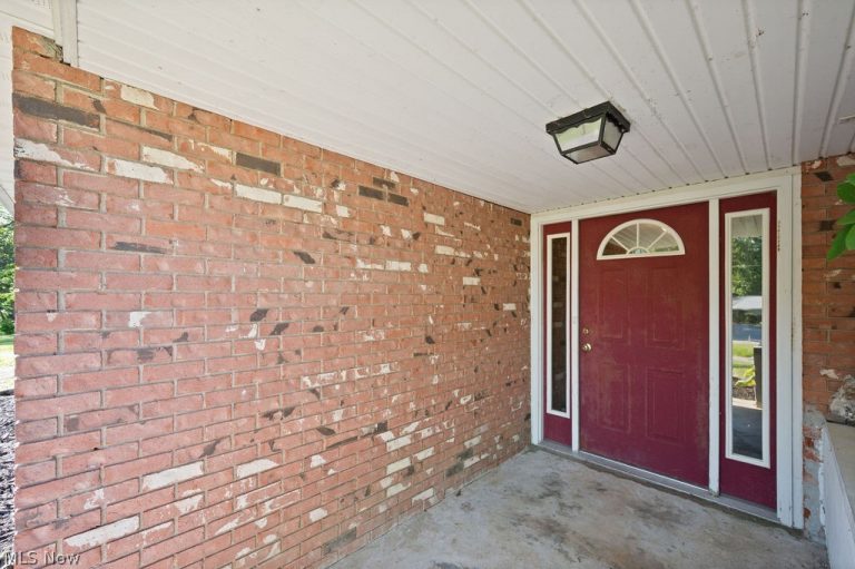 11 Roberts Drive, Belpre, OH - Photo 2