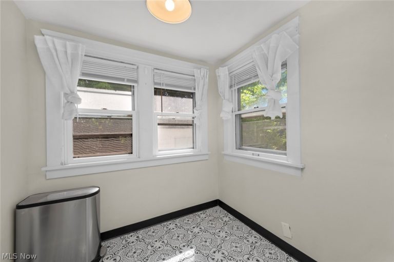 15242 Lake Shore Boulevard, Cleveland, OH - Photo 5