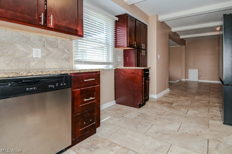 26200 Parklane Drive, Euclid, OH - Photo 8