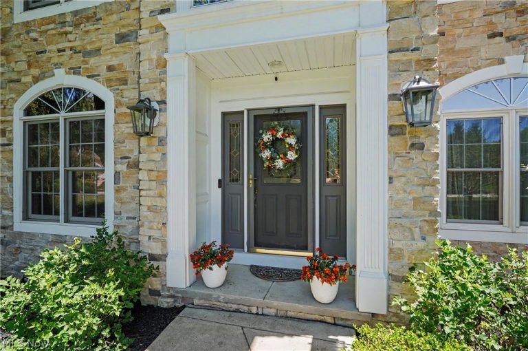 6165 Loch Lomond Court, Solon, OH - Photo 2