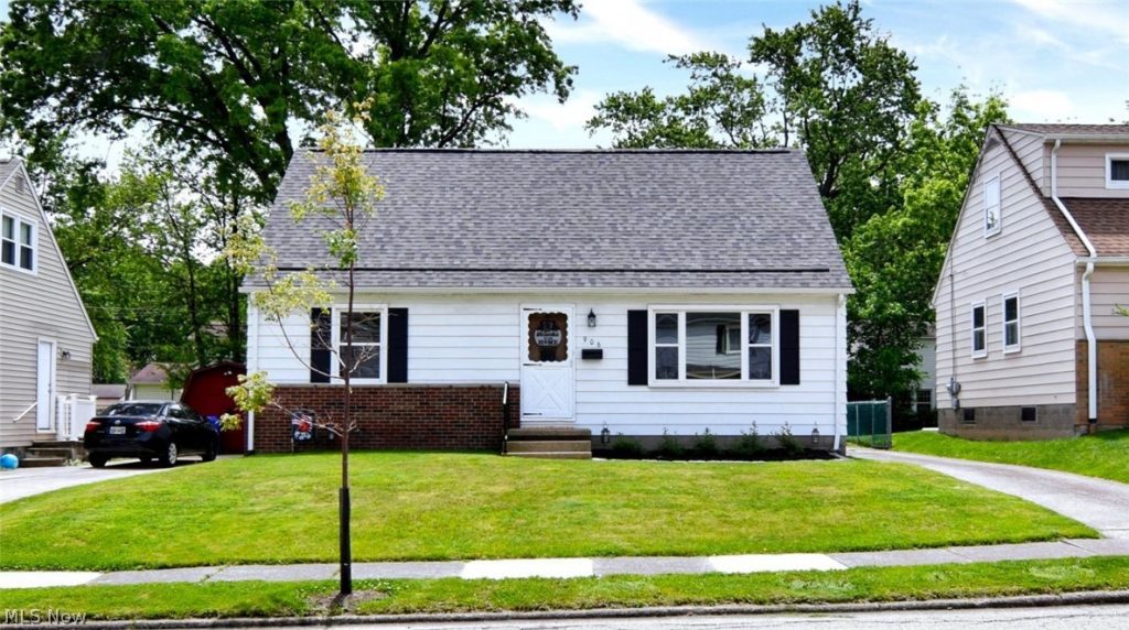 906 Davis Avenue, Cuyahoga Falls, OH