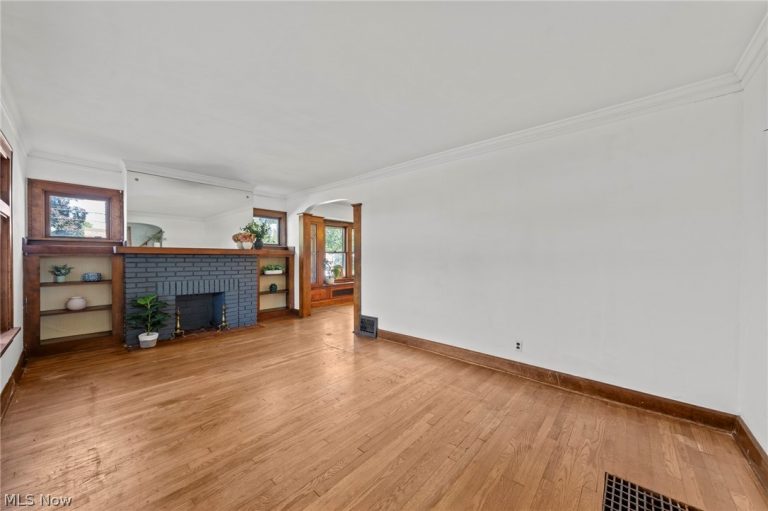 6502 Renwood Drive, Parma, OH - Photo 8