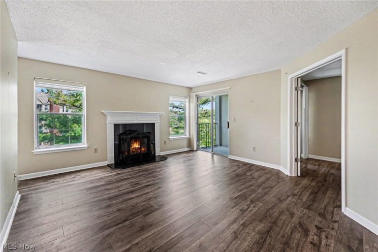 220 Fox Hollow Drive, Mayfield Heights, OH - Photo 4