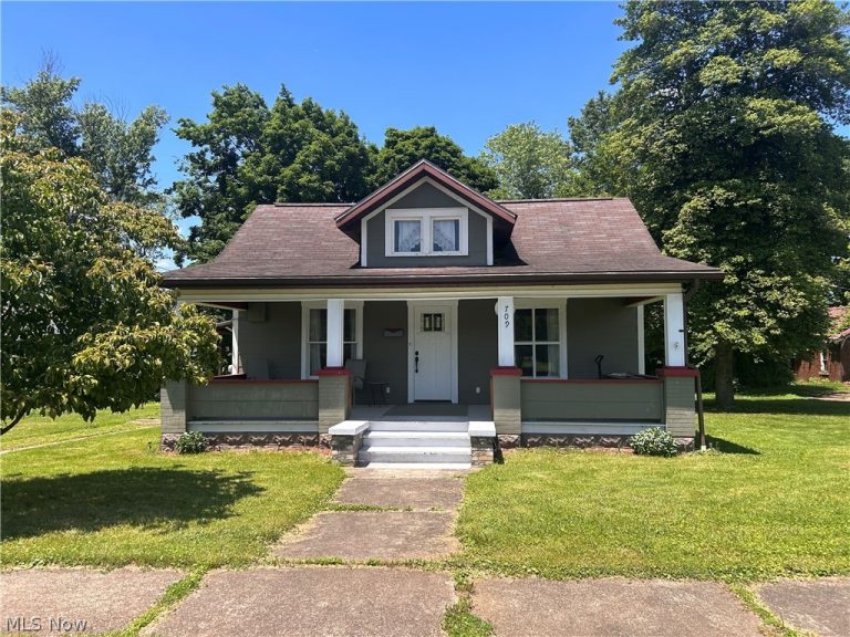 709 2nd Street, St Marys, WV, 26170