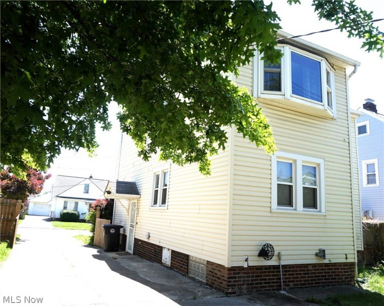 19715 Cherokee Avenue, Cleveland, OH - Photo 3