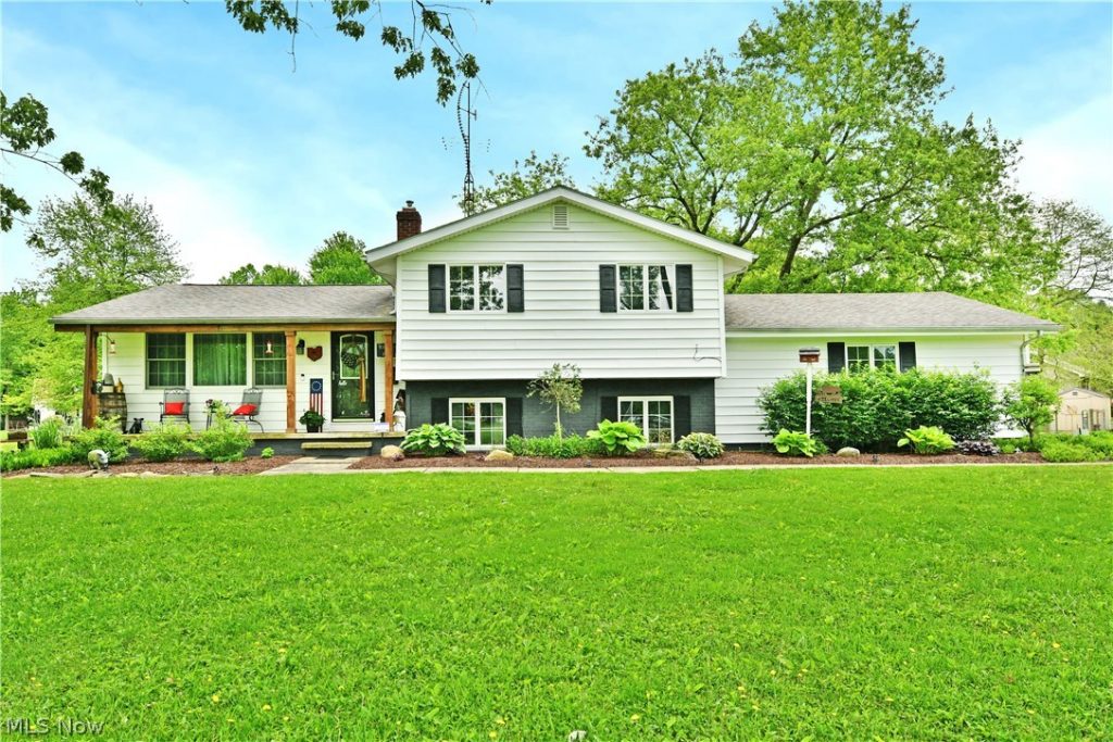 7198 Oak Hill Drive, West Farmington, OH