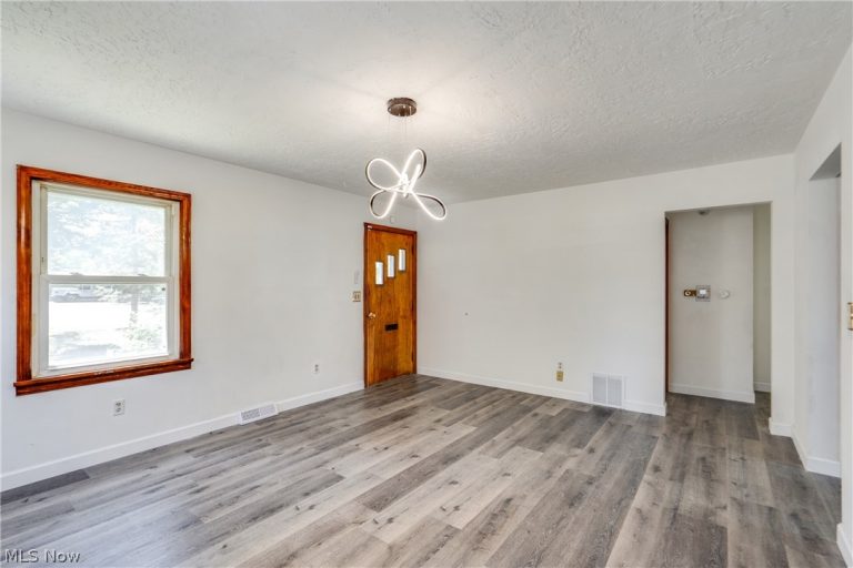 295 Boxwood Avenue, Akron, OH - Photo 6