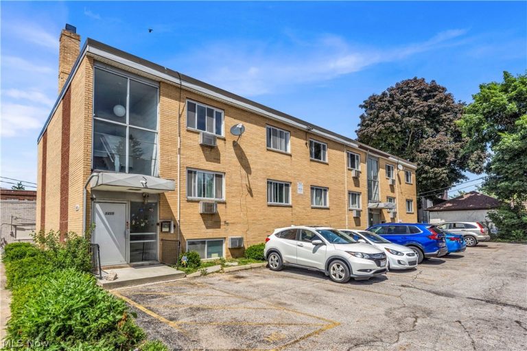 1415 Wyandotte Avenue #303, Lakewood, OH - Photo 2