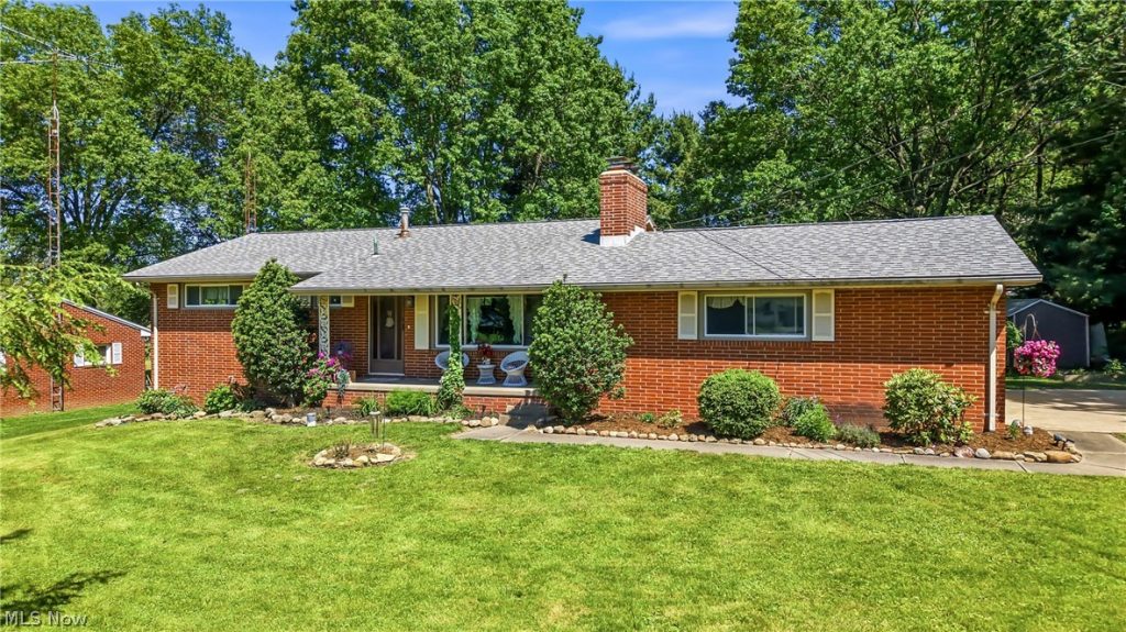6127 Columbus Road, Louisville, OH