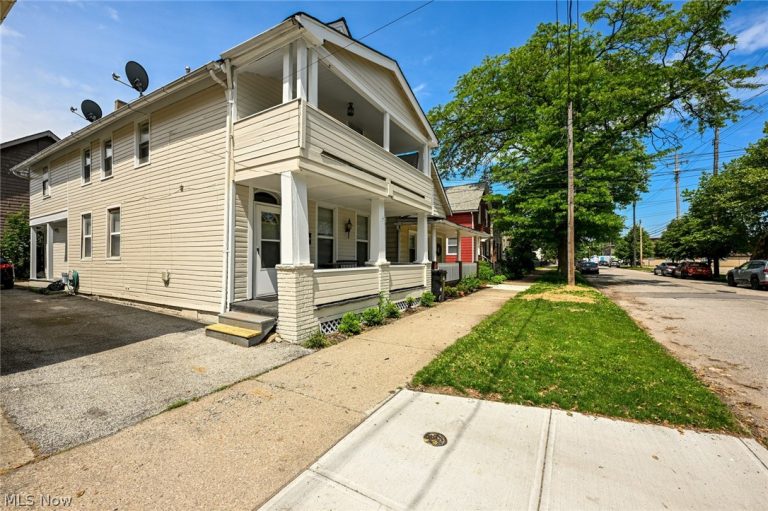 2116 32nd Street, Cleveland, OH - Photo 2