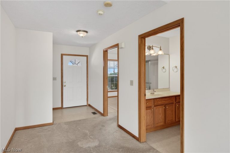 7342 Glengary Drive, Sagamore Hills, OH - Photo 3