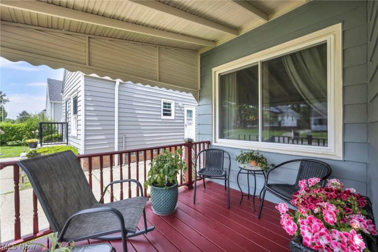 8006 Pinegrove Avenue, Parma, OH - Photo 2
