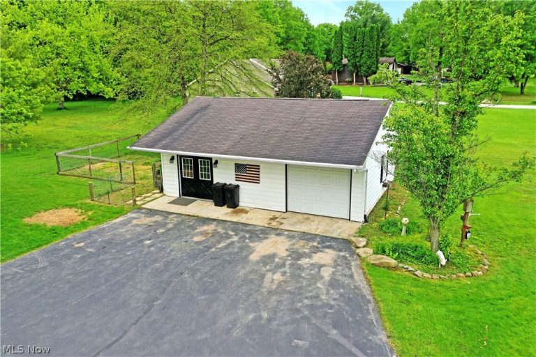 7198 Oak Hill Drive, West Farmington, OH - Photo 8